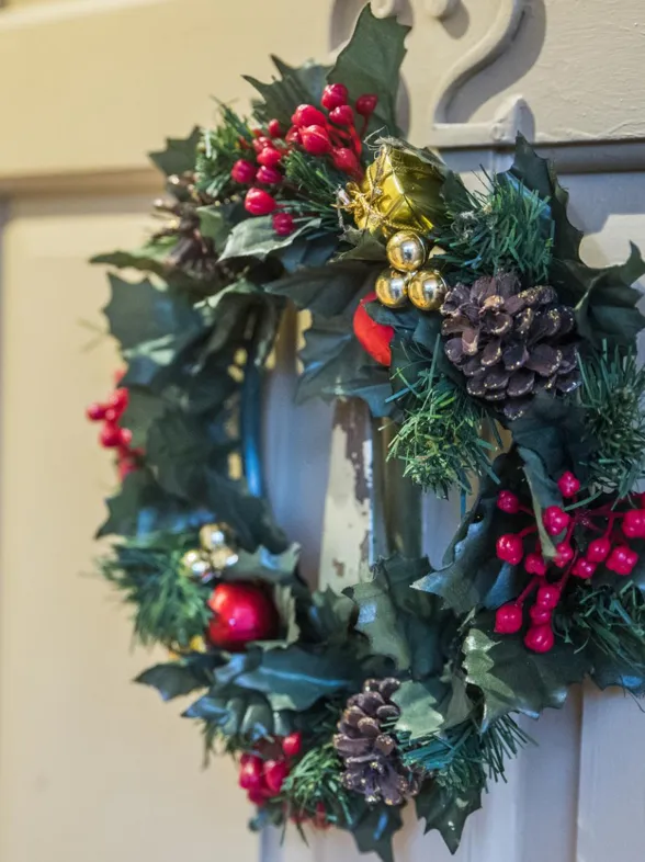 Weihnachtsdekoration im Hausflur: Was ist erlaubt und was verboten?