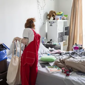 3 Dinge, die das Schlafzimmer unordentlich aussehen lassen
