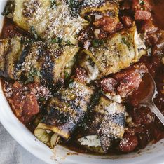 Auberginen-Involtini mit Hackfleisch und Feta: So lecker schmeckt Low-Carb