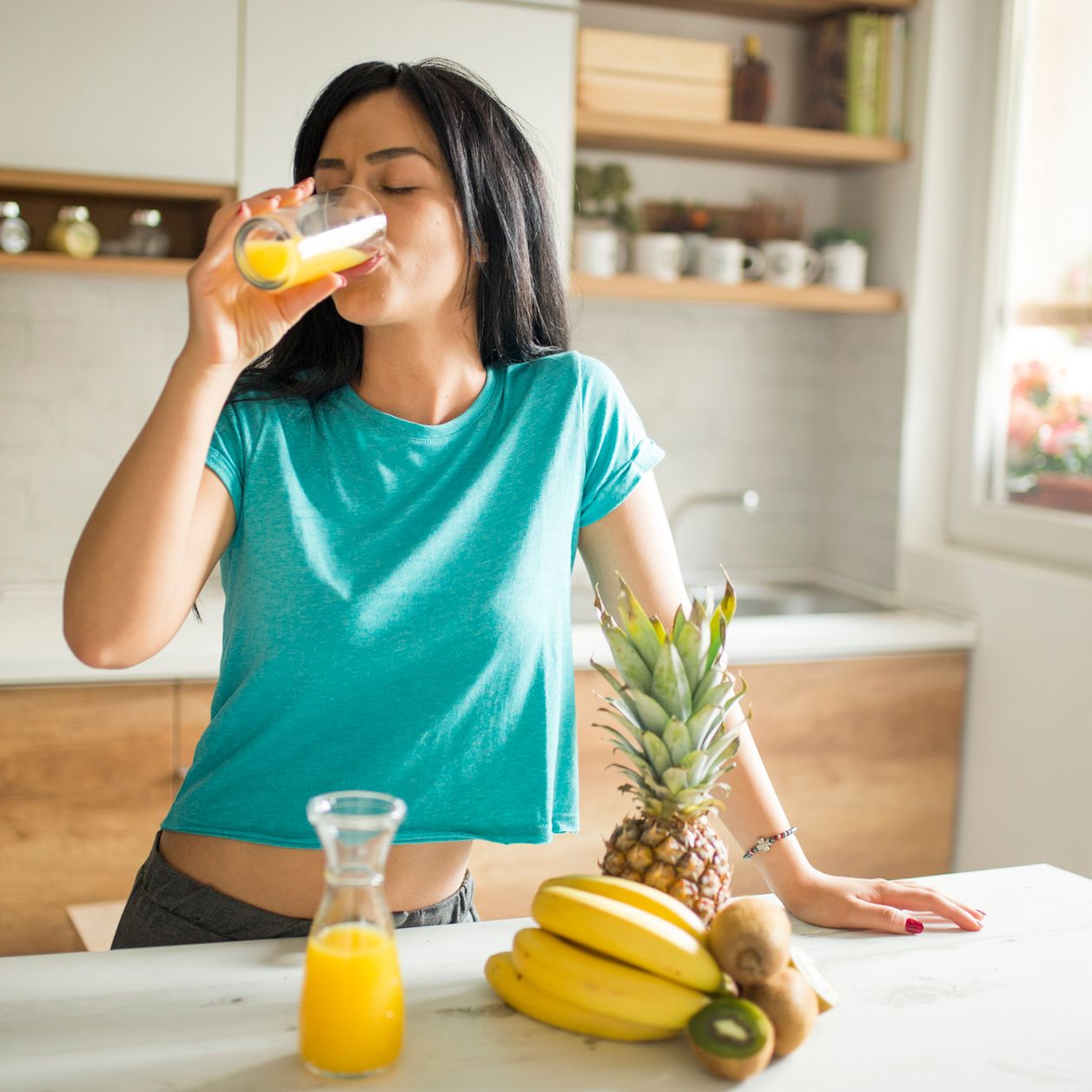 Voici le jus de fruit peu sucré et peu calorique à boire le matin pour perdre du poids
