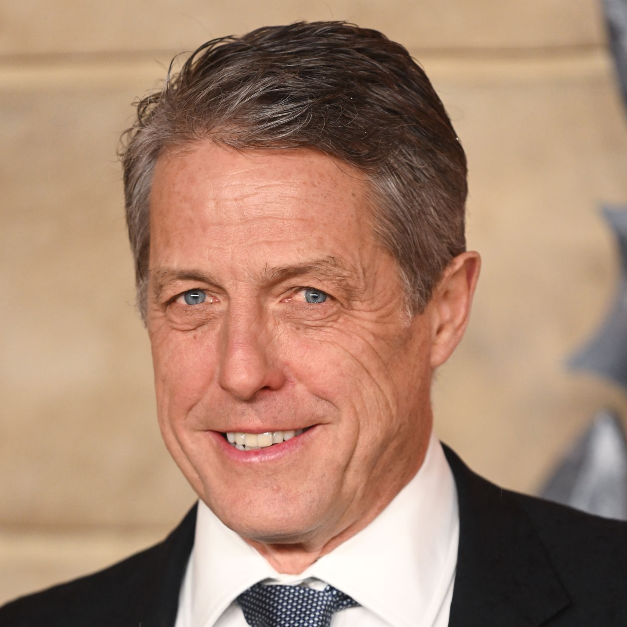 Hugh Grant ne mâche pas ses mots sur ce projet qu'il regrette : "Un film de merde"