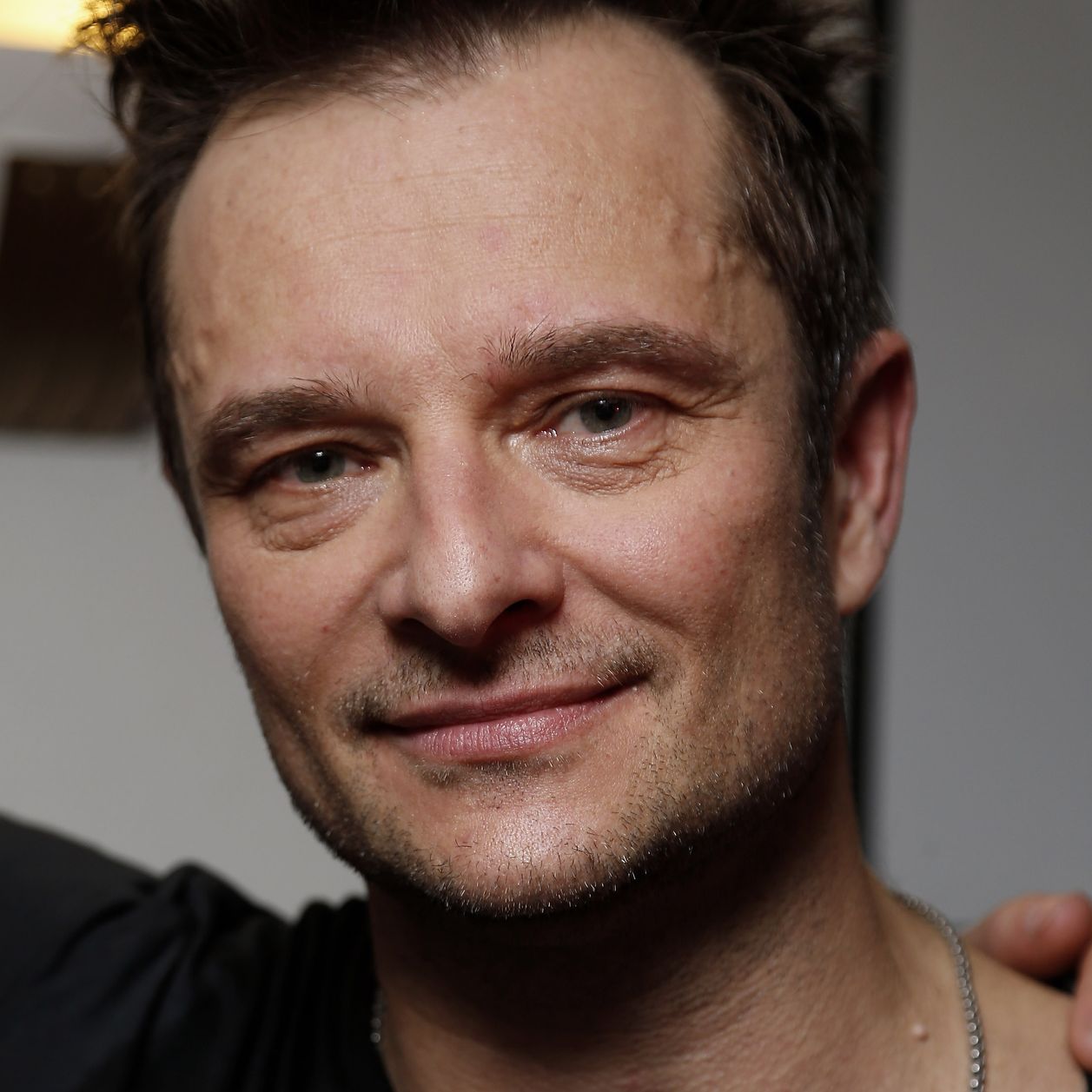 David Hallyday : pourquoi son père Johnny a refusé qu'il utilise le nom Smet, contrairement à Laura ?