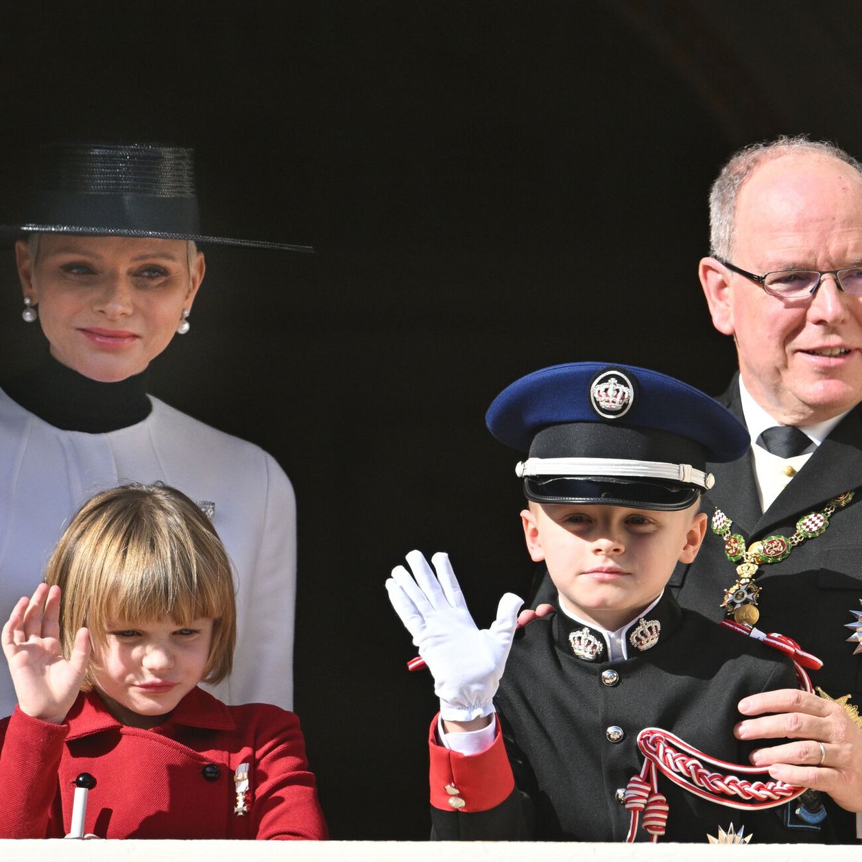 Albert et Charlene de Monaco sans leurs enfants au couronnement de Charles III : ils auront une compensation !
