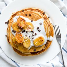 Découvrez la recette des pancakes au chocolat et à la banane de Cyril Lignac parfaite pour le petit déjeuner