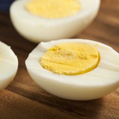 Pourquoi le jaune d'œuf dur devient vert ou gris (et peut-on le manger) ?