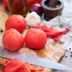 Comment retirer facilement la peau des tomates, et pourquoi faut-il le faire ?