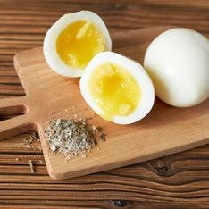 Faut-il commencer la cuisson des œufs durs à l'eau froide ou dans l'eau bouillante ?