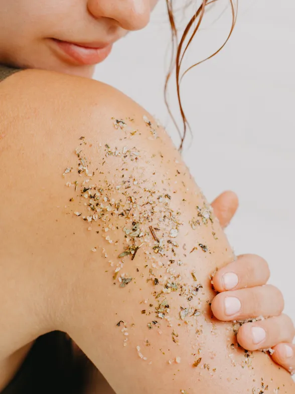 Este exfoliante que hidrata y repara la piel dañada es ideal para obtener un bronceado armonioso este verano 2