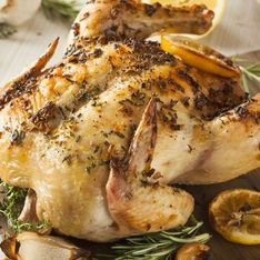 La recette et les astuces de Cyril Lignac pour un poulet rôti au citron juteux et parfait
