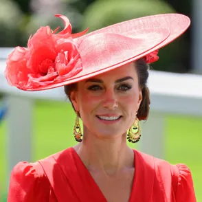 Kate Middleton : Encontramos el vestido rojo de en H&M y ¡solo cuesta 59€!