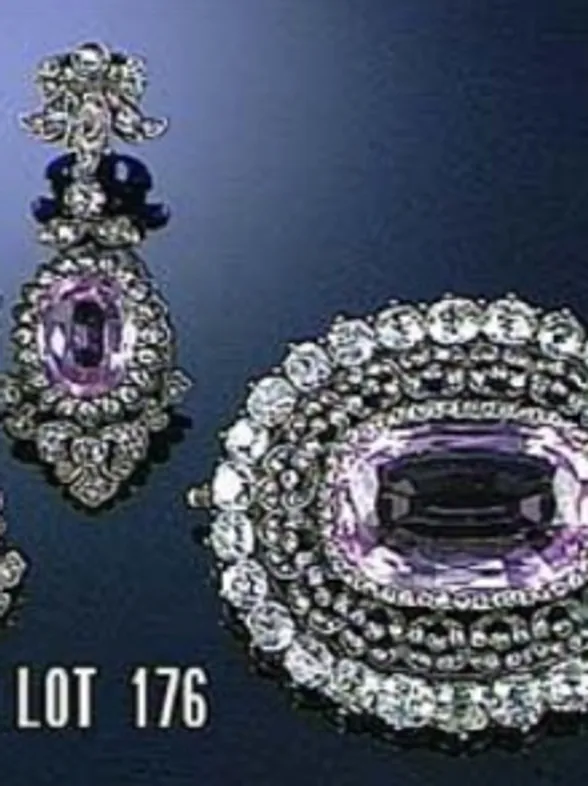Camila Parker Bowles: ¿su collar de perlas es el mismo que usó la princesa Diana con su Revenge Dress?