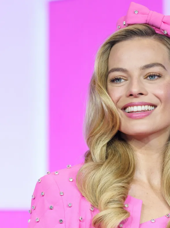 ¡Te encantará la nueva "manicura Barbie" de Margot Robbie que se verá en todas partes en 2023!