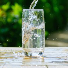 Peut-on vous refuser un verre d’eau dans un restaurant si vous ne consommez pas ? Marmiton vous répond !