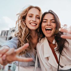 Mujeres felices: hormonas de la alegría y sus secretos mejor guardados