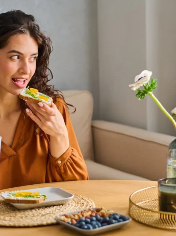 ¡Adiós hinchazón! Descubre los alimentos ideales para un desayuno ligero y energizante