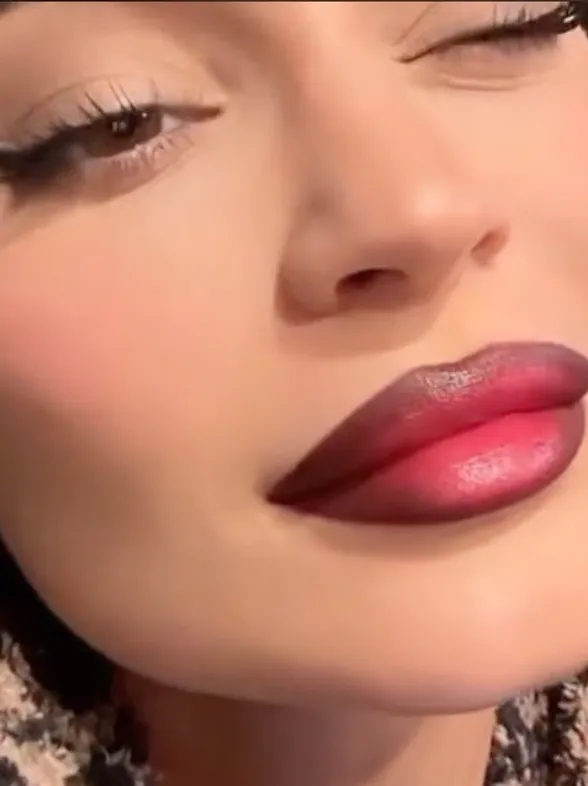 'Cherry Cola Lips' el maquillaje de Kylie Jenner que ahora se hace viral en Tik Tok