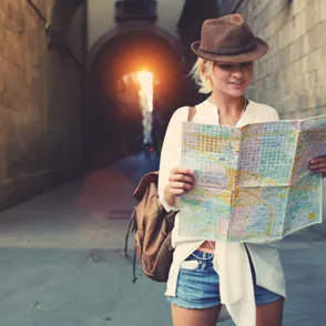 Viajar sola: el boom de los viajes en solitario como terapia y autoconocimiento