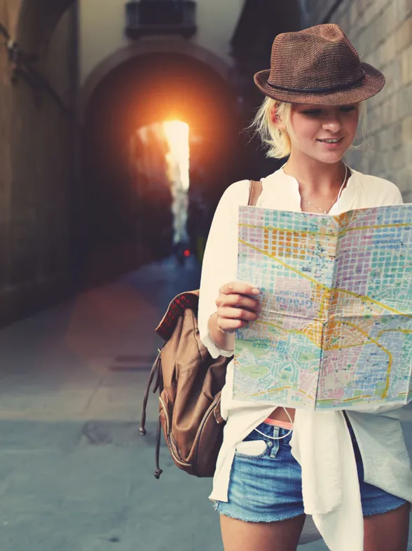 Viajar sola: el boom de los viajes en solitario como terapia y autoconocimiento