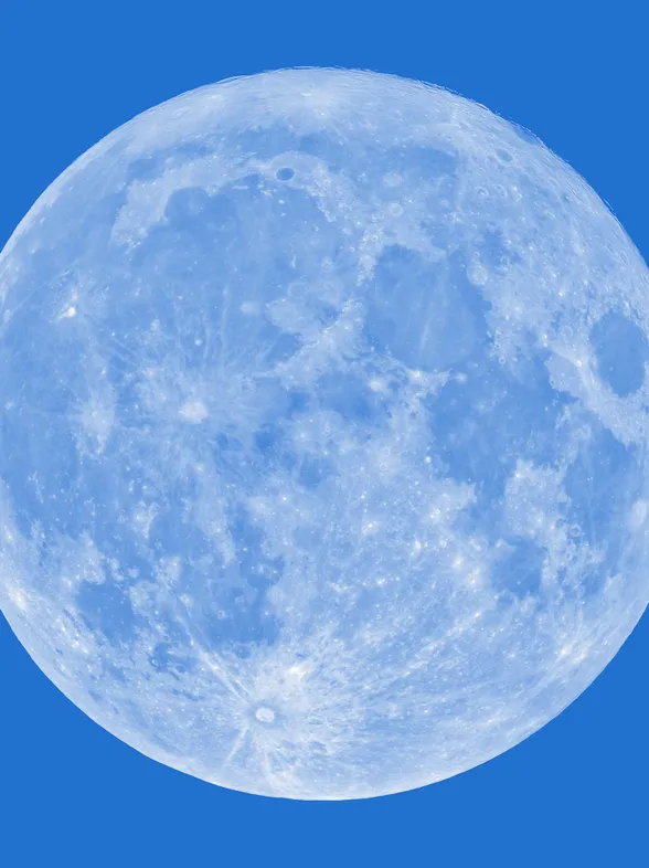 En la segunda superluna de agosto, descubre la luna azul y su impacto en ti. ¡Imperdible!