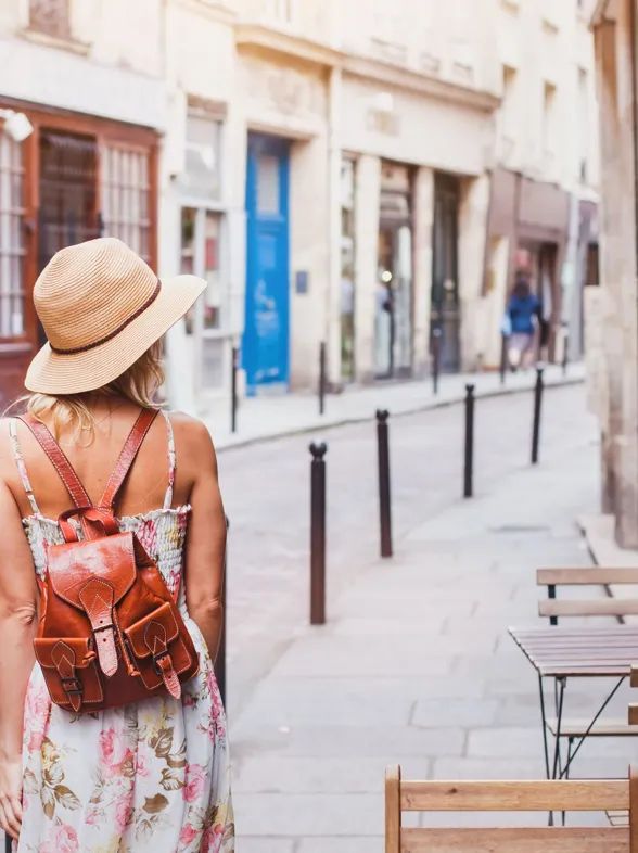 Los mejores destinos para viajar sola este 2023 según un estudio