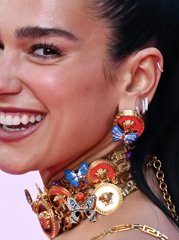 Dua Lipa: Un año de éxitos y logros en su 28vo cumpleaños