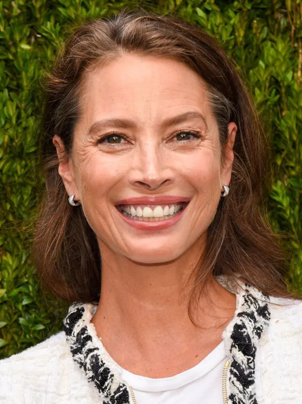 Christy Turlington confiesa su rutina de belleza para envejecer sin retoques estéticos o recurrir al bótox