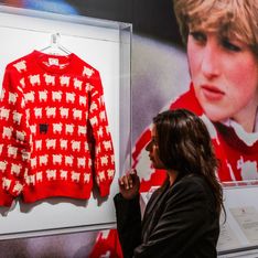 Sale a subasta el icónico jersey rojo 'Black Sheep' de Lady Di que podría superar los 70.000€