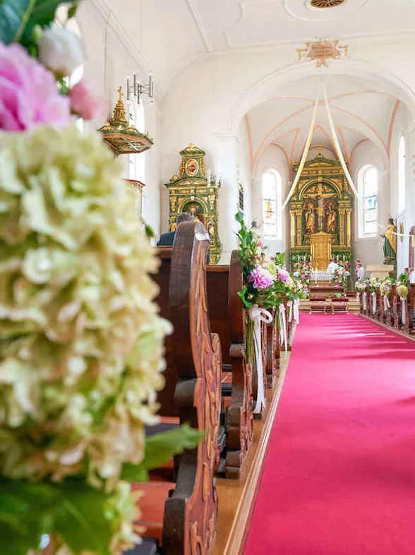 Estilo para invitadas: Cómo vestir en bodas de otoño e invierno en 2023 - 2024