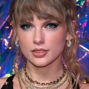 Taylor Swift arrasa en los VMA 2023 con 9 premios y hace historia con "Anti-Hero"