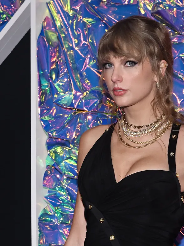 Taylor Swift deja a sus swifties en vilo con un intrigante juego de pistas en Google y revela el track list completo