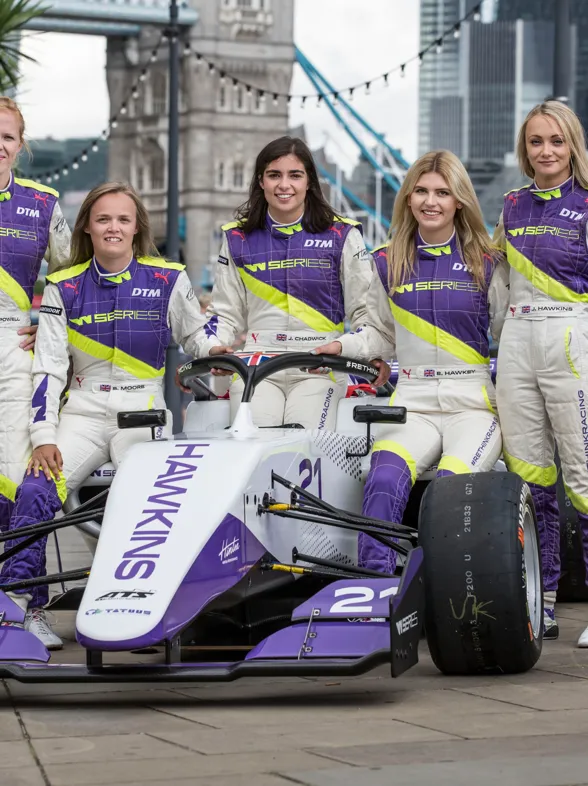Redefiniendo la velocidad: Las mujeres en la Fórmula 1 a lo largo de la historia