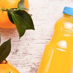 Pourquoi faut-il éviter les jus d'orange contenus dans des bouteilles transparentes ?