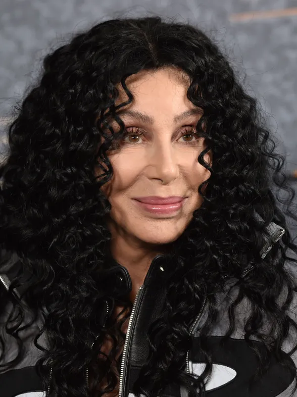 Los 6 cuidados clave que Cher ha practicado desde los 50 años y que ahora a sus 77, muestran resultados