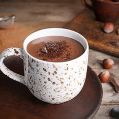 Pourquoi le cacao se mélange-t-il mieux dans le lait chaud que froid ?