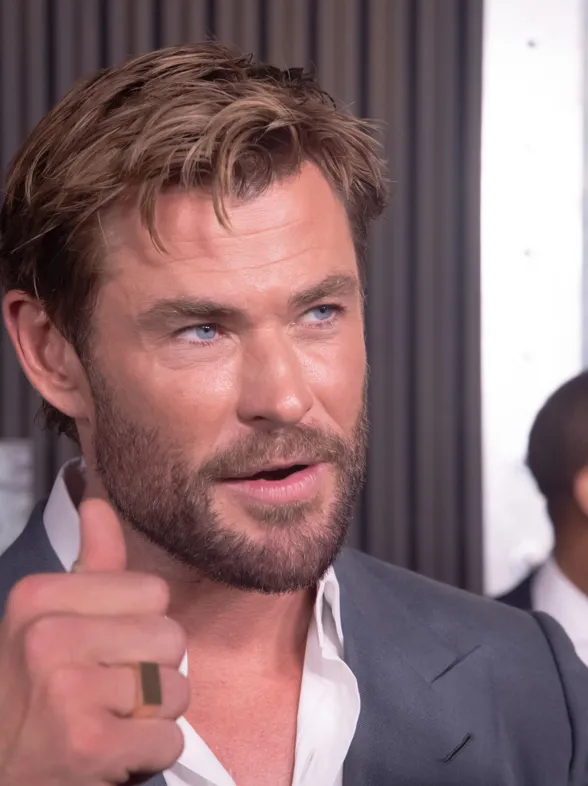 Chris Hemsworth ajusta su estilo de vida tras descubrir un riesgo elevado de Alzheimer