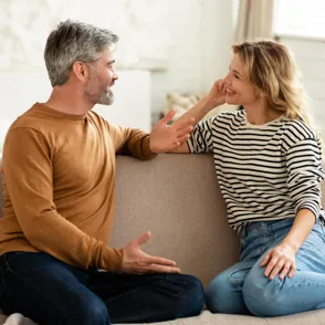 Domina la escucha activa: Clave para reducir el estrés y fortalecer tus relaciones