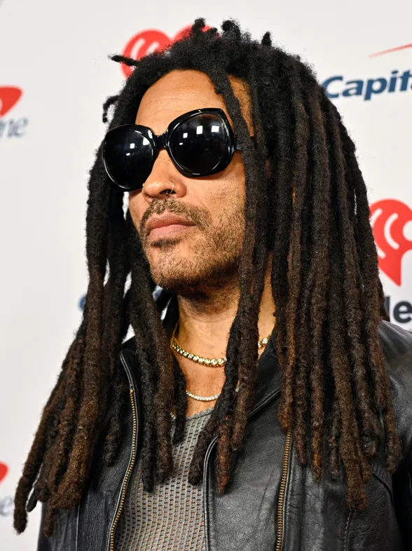 Lenny Kravitz, a sus 59 años, incendia las redes sociales con su provocativo desnudo en su nuevo videoclip