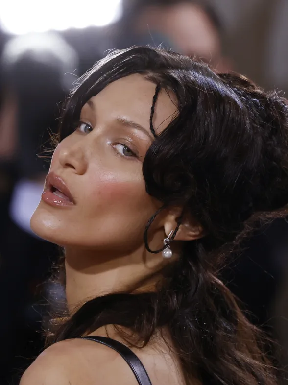 Tendencia de la mandíbula marcada: Belleza, peligros y alternativas para un rostro esbelto