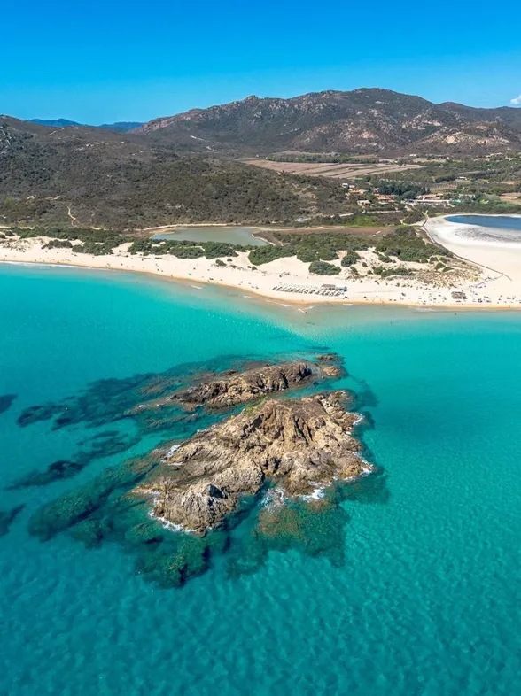 Cerdeña: ¿por qué es elegida como uno de los destinos de playa favoritos para viajar este verano?