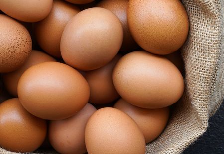 Lavage des œufs avant la cuisson : L'erreur à ne pas commettre !