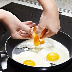 Comment décoller les œufs de la poêle sans la rayer ?