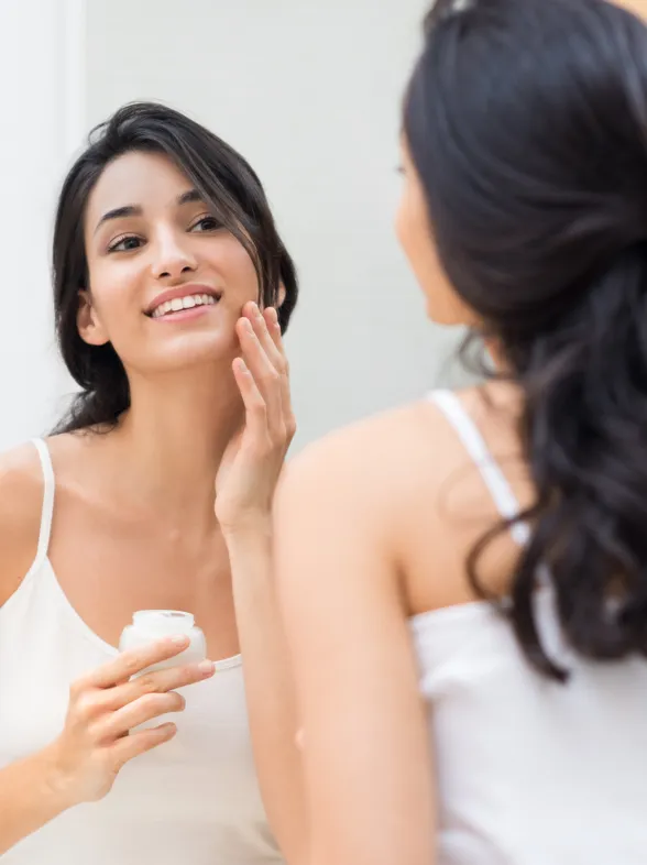 Revelando el poder del 'Skinimalismo': La tendencia beauty que transformará tu rutina de cuidado facial.