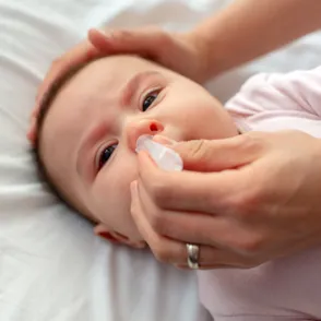 Lavados nasales para bebés y niños pequeños. ¡Aprende la técnica correcta!