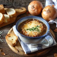 « Rien à redire, elle est parfaite ! »: voici la meilleure recette de la soupe à l’oignon Marmiton