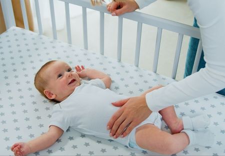 Lit pour Bébé à barreaux évolutif TOMI 15 - Avec MATELAS – Avec ou sans  tiroir de rangement