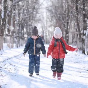 Prepárate para el invierno con estos consejos de seguridad para tus pequeños exploradores