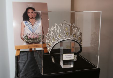 Miss France 2024 : découvrez les premières images de la couronne