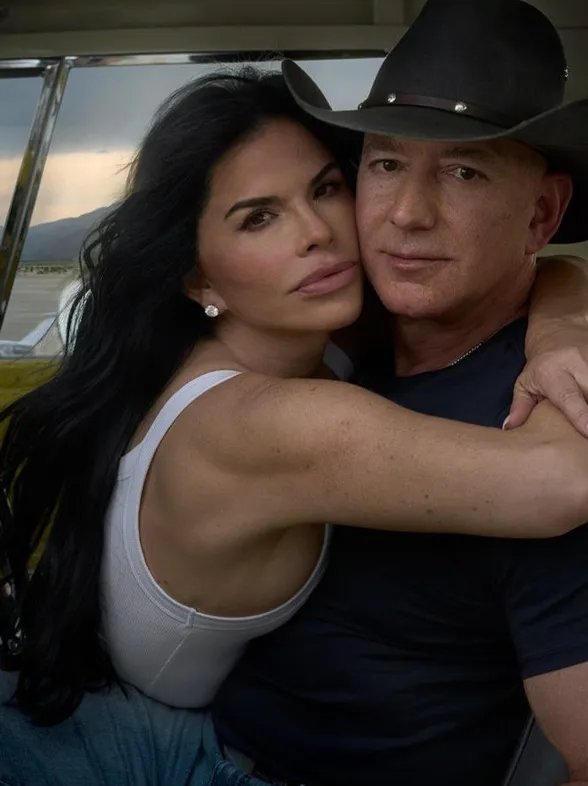 Jeff Bezos y Lauren Sanchez en Vogue: Entre críticas, riqueza y un posado peculiar en el desierto de Texas