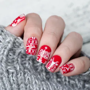 Inspírate con los increíbles diseños de uñas que son tendencia para esta navidad