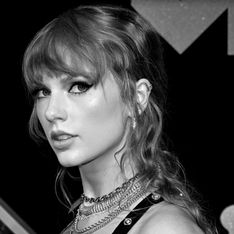 Taylor Swift rinde emotivo homenaje a fan fallecida en concierto en Río de Janeiro